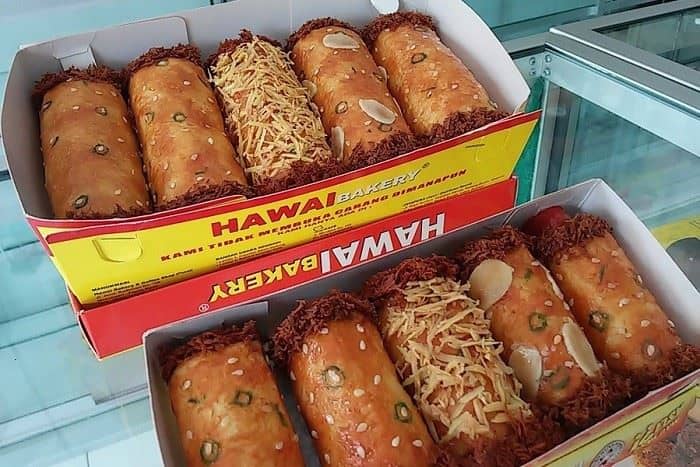 Abon Gulung, 1. Martabak Sagu, 2. Abon Gulung, 3. Ikan Asar, 4. Keripik Keladi, 5. Dendeng Buaya, 6. Noken, 7. Batik Papua, 8. Lukisan Kulit Kayu, 9. Mutiara, 10. Tifa