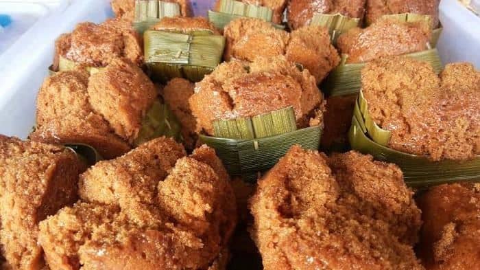 Apang Coe, 1. Klappertaart, 2. Nasi Jaha, 3. Pia Amurang, 4. Kue Lampu-Lampu, 5. Lalampa, 6. Binyolos, 7. Bobengka, 8. Koyabu, 9. Cucur, 10. Apang Coe