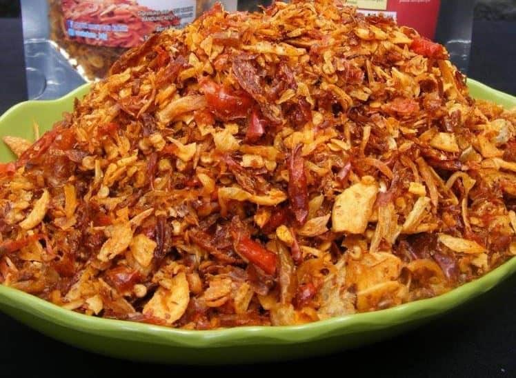Bawang Goreng Pedas, 1. Lempok Durian, 2. Kerupuk Kemplang, 3. Kerupuk Retak Seribu, 4. Tempoyak, 5. Bawang Goreng Pedas, 6. Bolu Suri, 7. Kue Maksuba, 8. Sambal Lingkung, 9. Kain Palembang, 10. Kaus Kekinian Buatan Outlet Nyesnyes, 11. Sajadah Lihab