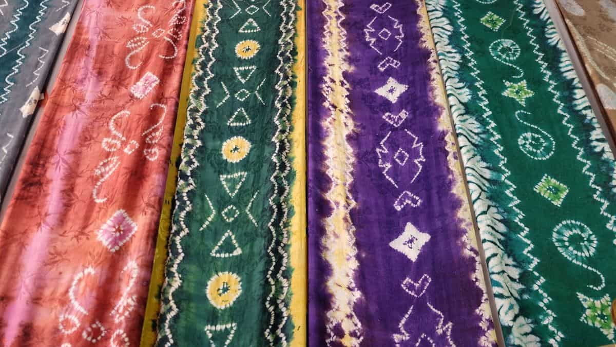 Batik Kalimantan Timur, 1. Abon Kepiting, 2. Gula Gait, 3. Kue Keminting, 4. Sarung Samarinda, 5. Batik Kalimantan Timur