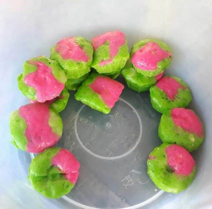 1. Kue Lontar, 2. Kue Pia, 3. Kue Bagea, 4. Sagu Lempeng, 5. Martabak Sagu, 6. Kue Cantik-Manis, 7. Kue Eurimoo