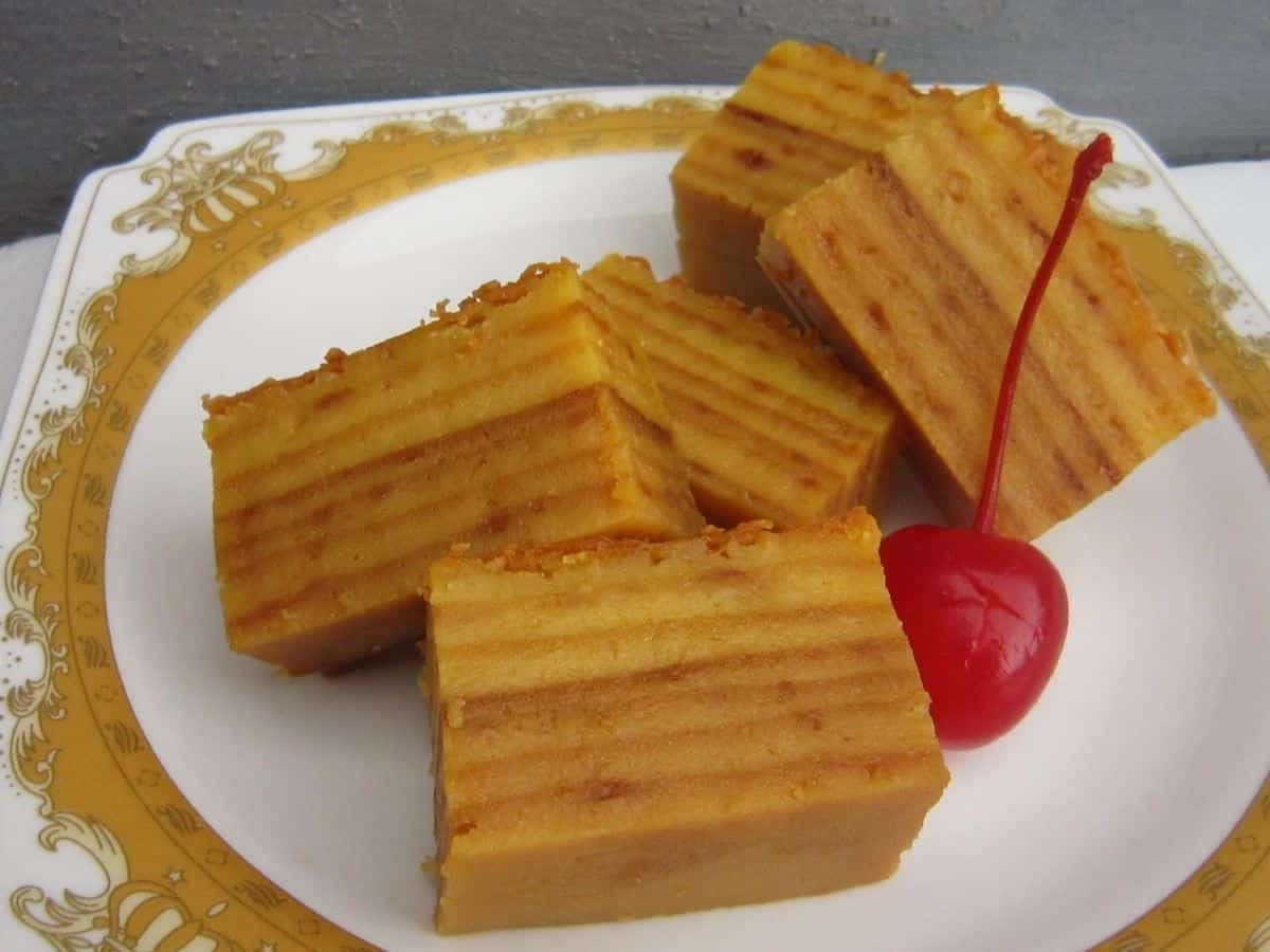 1. Pempek, 2. Tekwan, 3. Model, 4. Mie Celor, 5. Laksan, 6. Burgo, 7. Martabak Har, 8. Pindang Patin, 9. Kue Delapan Jam, 10. Celimpungan