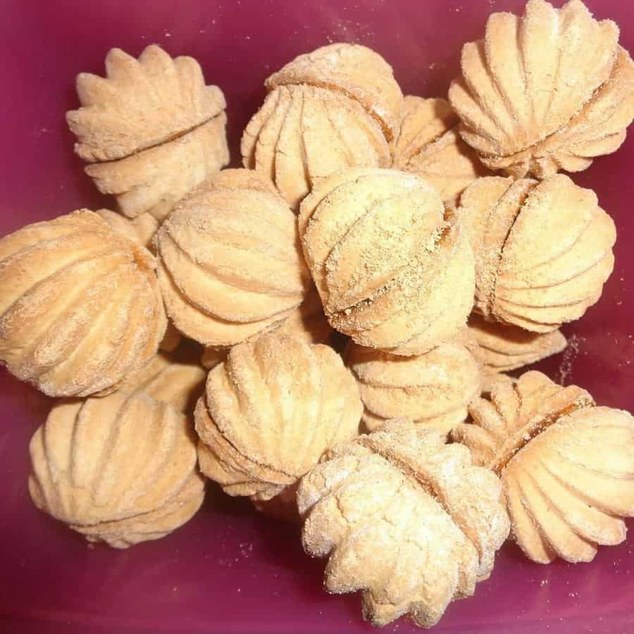 Kue Keminting, 1. Abon Kepiting, 2. Gula Gait, 3. Kue Keminting, 4. Sarung Samarinda, 5. Batik Kalimantan Timur