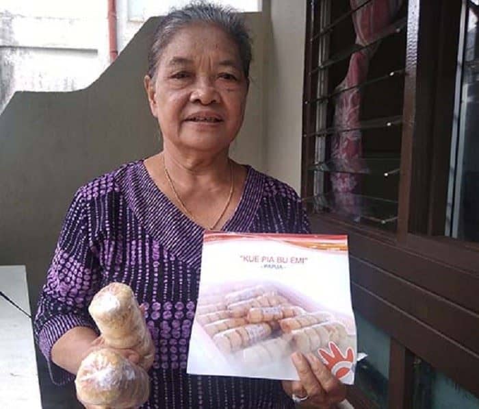 Kue Pia, 1. Kue Lontar, 2. Kue Pia, 3. Kue Bagea, 4. Sagu Lempeng, 5. Martabak Sagu, 6. Kue Cantik-Manis, 7. Kue Eurimoo
