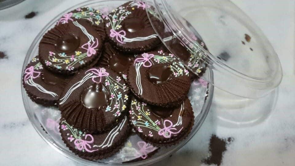 Karawo, 1. Tili Aya, 2. Apang Colo (Apangi), 3. Popolulu, 4. Karawo, 5. Kue Tobu’u, 6. Pia Saronde, 7. Lalampa, 8. Kue Cara Isi, 9. Popaco, 10. Sabongi