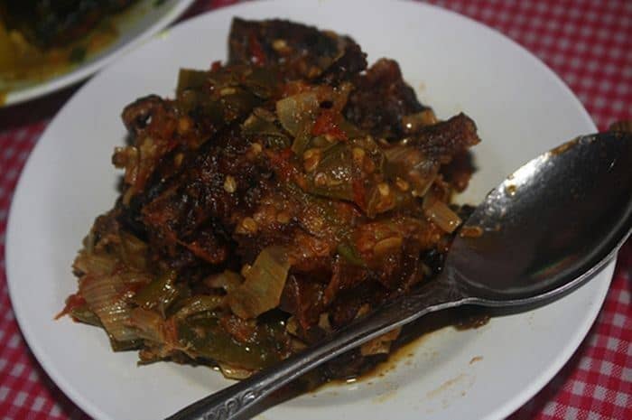 Kawok, 1. Cakalang Fufu, 2. Sambal Roa, 3. Dabu-Dabu, 4. Sambal Bakasang, 5. Nasi Kuning Saroja, 6. Perkedel Nike, 7. Kawok, 8. Paniki, 10. Pisang Goreng Sambal