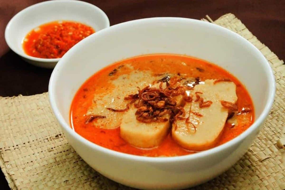 1. Pempek, 2. Tekwan, 3. Model, 4. Mie Celor, 5. Laksan, 6. Burgo, 7. Martabak Har, 8. Pindang Patin, 9. Kue Delapan Jam, 10. Celimpungan