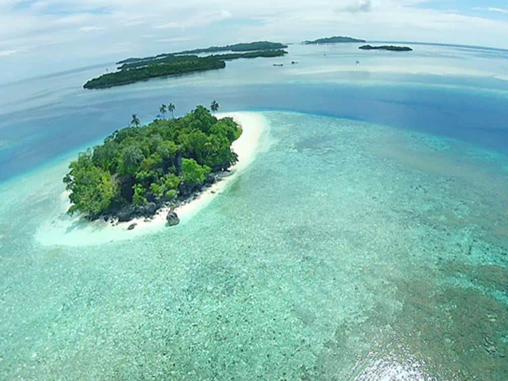 Pulau Widi, 1. Pulau Dodola, 2. Kedaton Kesultanan Tidore, 3. Benteng Tolukko, 4. Teluk Jailolo, 5. Danau Laguna, 6. Pantai Sulamadaha, 7. Danau Galela, 8. Gunung Gamalama, 9. Landmark Ternate, 10. Pulau Widi