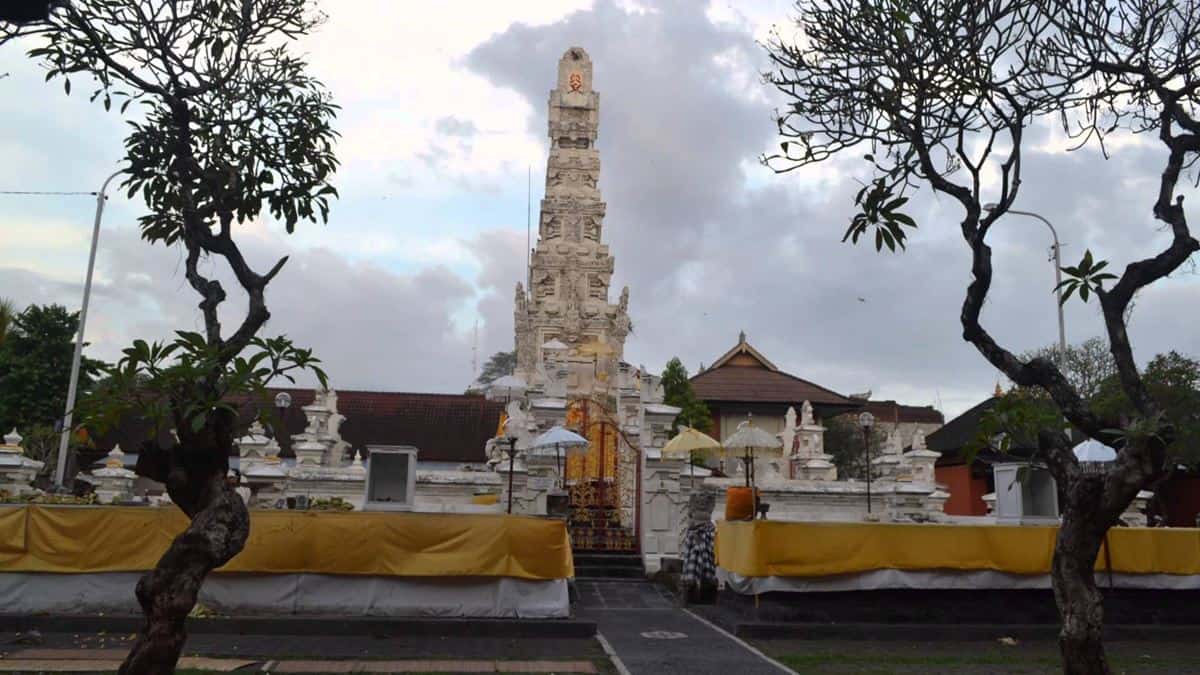 1. Bajra Sandhi Renon, 2. Pusat Pendidikan Dan Konservasi Penyu, 3. Museum Bali Denpasar, 4. Hutan Mangrove Bali, 5. Bali Sharks, 6. Museum Lukisan Sidik Jari, 7. Desa Budaya Kertalangu, 8. Pura Sakenan, 9. Taman Werdhi Budaya Art Centre, 10. Pura Agung Jagatnatha