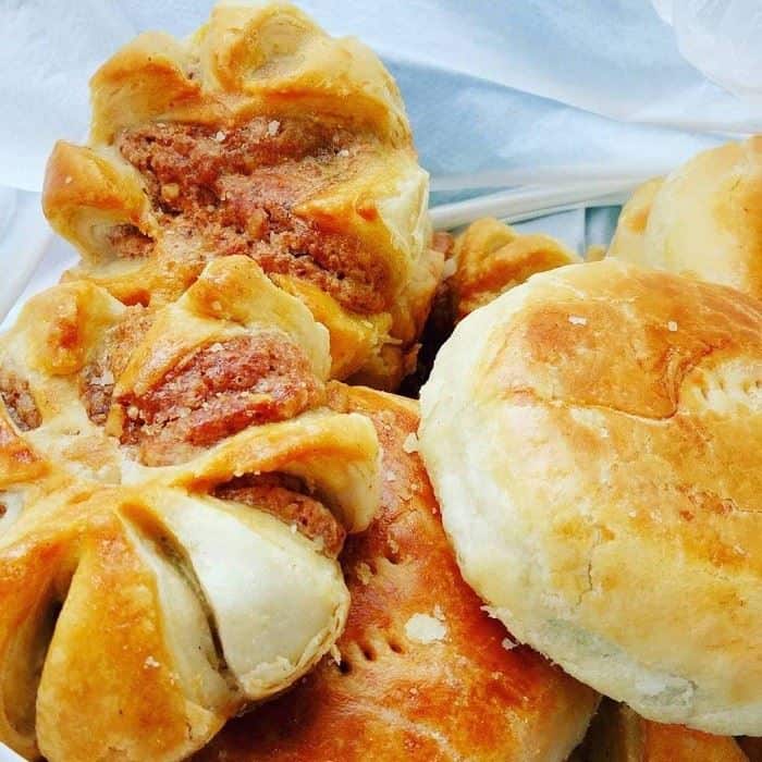 Pia Amurang, 1. Klappertaart, 2. Nasi Jaha, 3. Pia Amurang, 4. Kue Lampu-Lampu, 5. Lalampa, 6. Binyolos, 7. Bobengka, 8. Koyabu, 9. Cucur, 10. Apang Coe