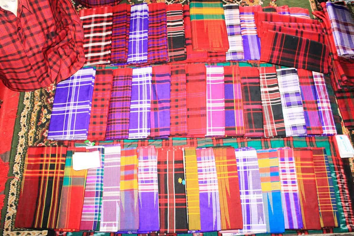 Sarung Samarinda, 1. Abon Kepiting, 2. Gula Gait, 3. Kue Keminting, 4. Sarung Samarinda, 5. Batik Kalimantan Timur