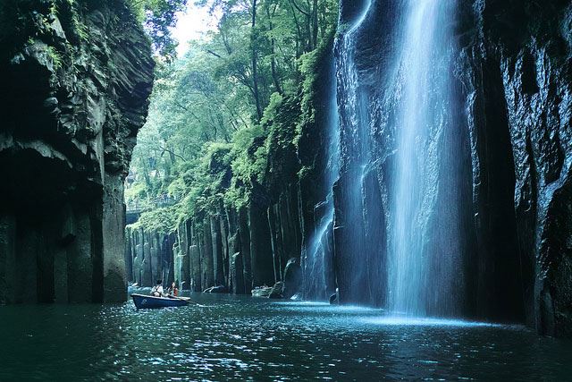 Takachiho Gorge, 1. Arashiyama Bamboo Grove, 2. Nachi Falls, 3. Danau Mashu, 4. Yuki no Otani, 5. Shukkeien Garden, 6. Tottori Sand Dunes, 7. Takachiho Gorge