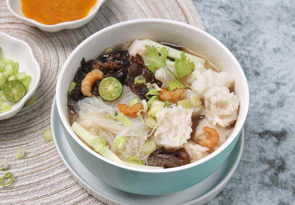 1. Pempek, 2. Tekwan, 3. Model, 4. Mie Celor, 5. Laksan, 6. Burgo, 7. Martabak Har, 8. Pindang Patin, 9. Kue Delapan Jam, 10. Celimpungan