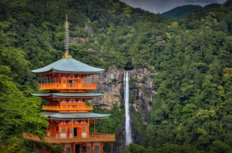 nachi falls, 1. Arashiyama Bamboo Grove, 2. Nachi Falls, 3. Danau Mashu, 4. Yuki no Otani, 5. Shukkeien Garden, 6. Tottori Sand Dunes, 7. Takachiho Gorge