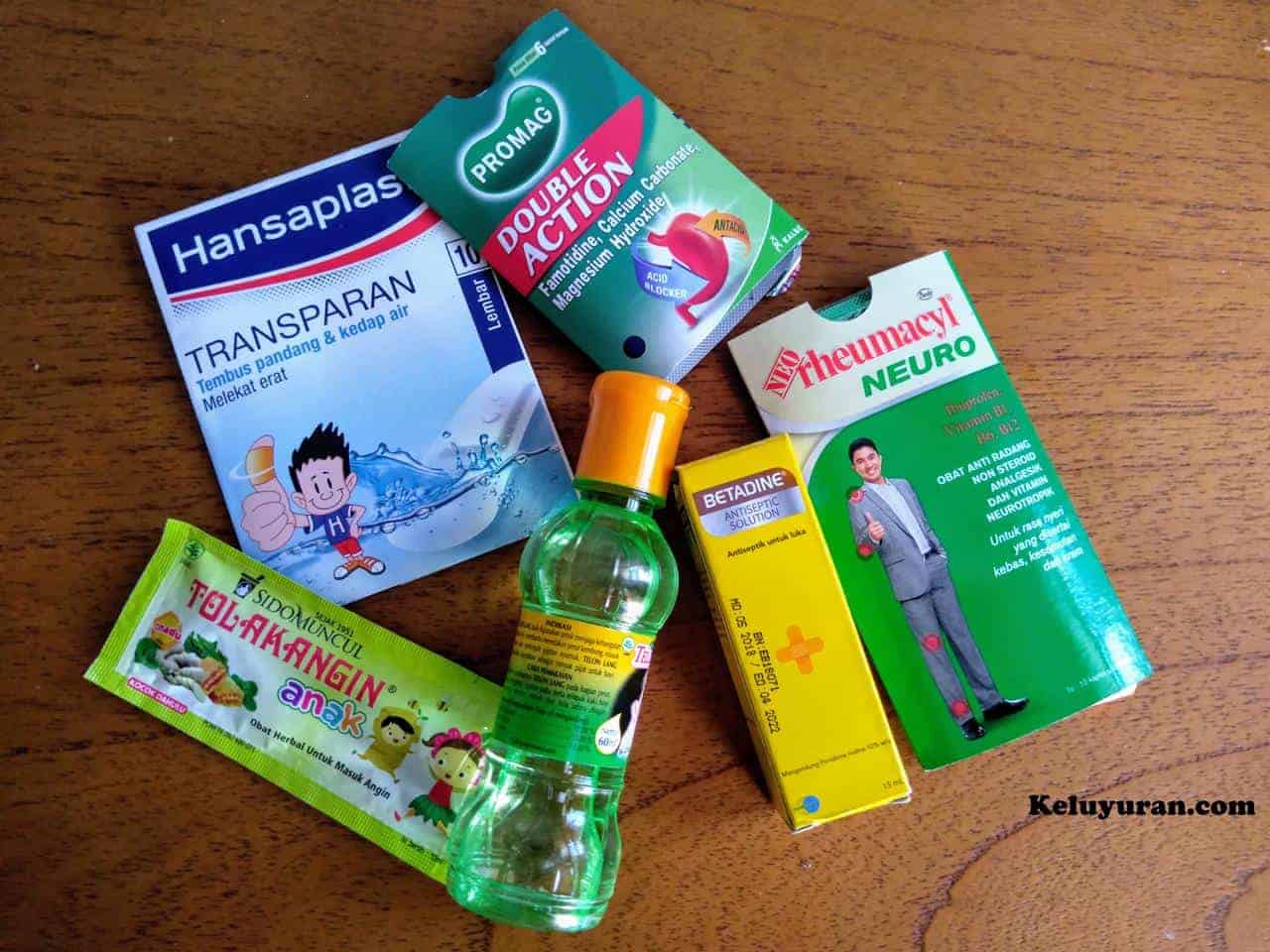 obat saat traveling, 1. Dokumen Perjalanan, 2. Uang Tunai, 3. Pakaian, 4. Obat-obatan Pribadi, 5. Wifi Portable atau Sim Card, 6. Gadget dan Charger, 7. T-Money, 8. Makanan