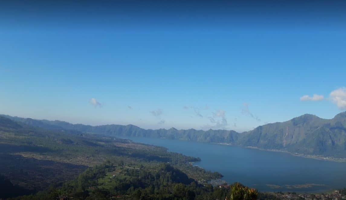 gunung batur, 2. Gunung dan Danau Batur, 3. Pura Besakih, 4. Gunung Agung, 5. Bali Bird &amp; Reptile Park, 6. Bali Safari &amp; Marine Park, 7. Mandala Wisata Wenara Wana, 8. Pasar Seni Sukawati, 9. Campuhan Ridge Walk, 10. Goa Gajah