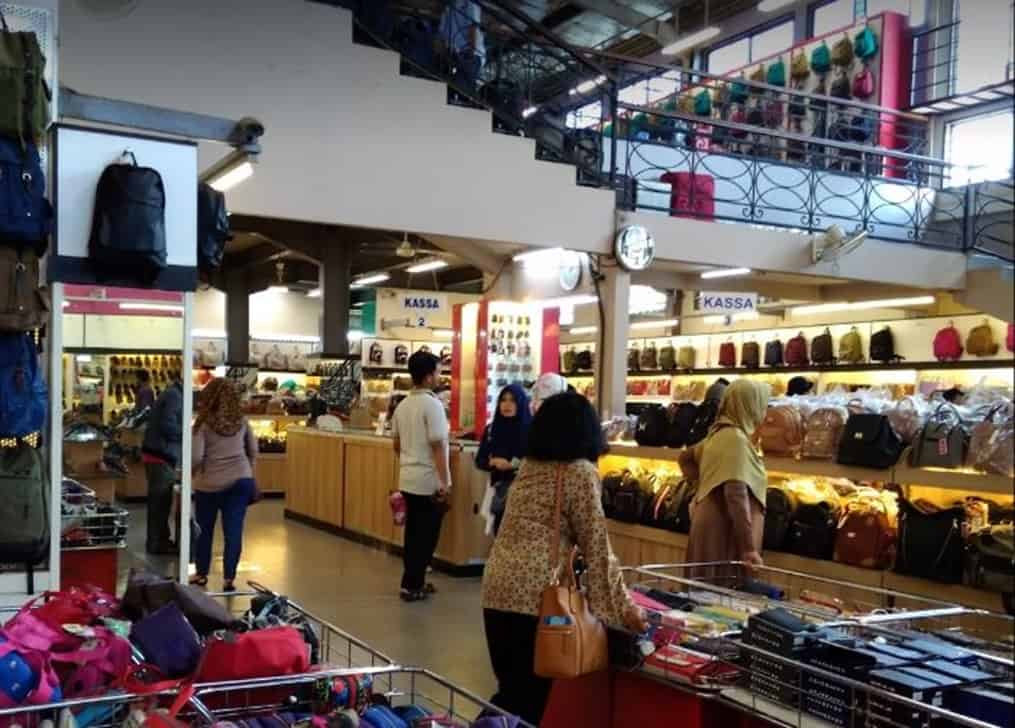 tas tajur bogor, 1. Kandang Unchal, 2. Pia Apple Pie, 3. Asinan Sedap Gedung Dalam, 4. Sentra Tas Tajur, 5. Lapis Bogor Sangkuriang, 6. JUMBO (Jumpa Bogor), 7. Bika Bogor Talubi