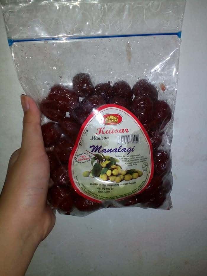 Manisan Kandis, 1. Pisang Srikaya, 2. Bingke, 3. Juhi Bakar, 4. Lempok Durian, 5. Stik Talas, 6. Kerupuk Amplang, 7. Manisan Kandis, 8. Dodol Lidah Buaya, 9. Coklat Cempon, 10. Pengkang, 11. Kue Kantung Semar