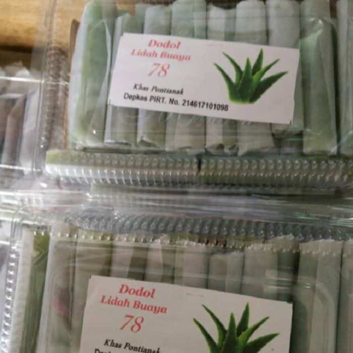 Dodol Lidah Buaya, 1. Pisang Srikaya, 2. Bingke, 3. Juhi Bakar, 4. Lempok Durian, 5. Stik Talas, 6. Kerupuk Amplang, 7. Manisan Kandis, 8. Dodol Lidah Buaya, 9. Coklat Cempon, 10. Pengkang, 11. Kue Kantung Semar