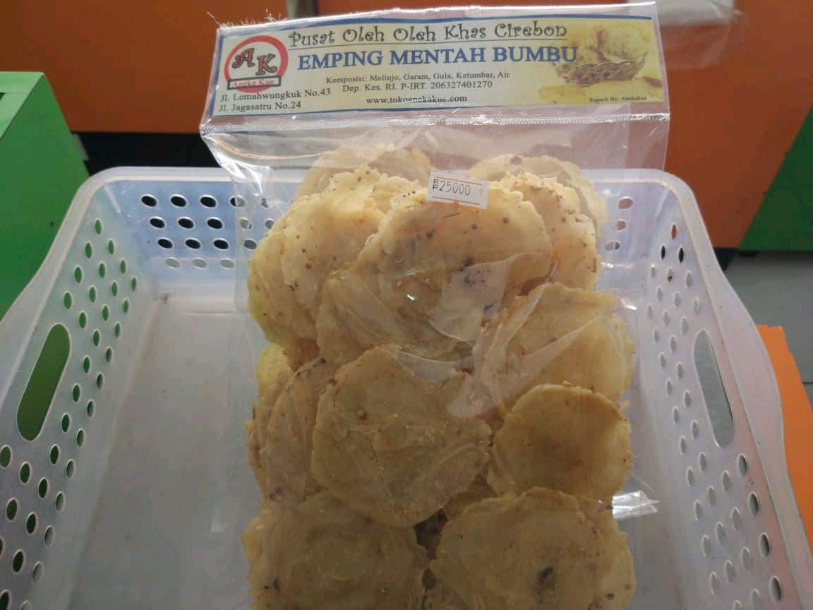 1. Kerupuk Melarat, 2. Terasi Udang, 3. Tape Ketan, 4. Emping Bumbu, 5. Kerupuk Lambak, 6. Rengginang, 7. Kue Gapit, 8. Sirup Tjampolay, 9. Sirup Jeniper, 10. Batik Cirebon