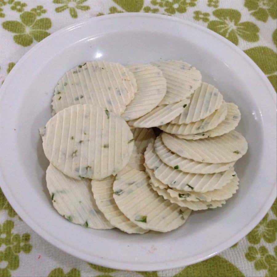1. Kerupuk Melarat, 2. Terasi Udang, 3. Tape Ketan, 4. Emping Bumbu, 5. Kerupuk Lambak, 6. Rengginang, 7. Kue Gapit, 8. Sirup Tjampolay, 9. Sirup Jeniper, 10. Batik Cirebon