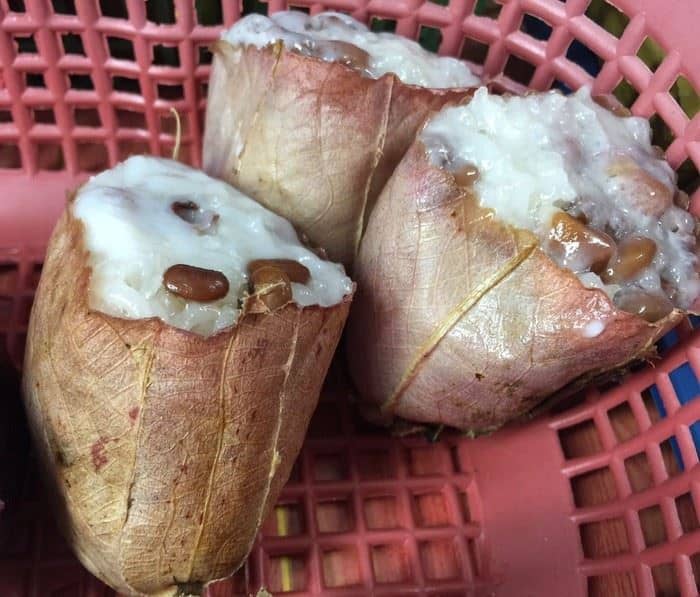 Kue Kantung Semar, 1. Pisang Srikaya, 2. Bingke, 3. Juhi Bakar, 4. Lempok Durian, 5. Stik Talas, 6. Kerupuk Amplang, 7. Manisan Kandis, 8. Dodol Lidah Buaya, 9. Coklat Cempon, 10. Pengkang, 11. Kue Kantung Semar