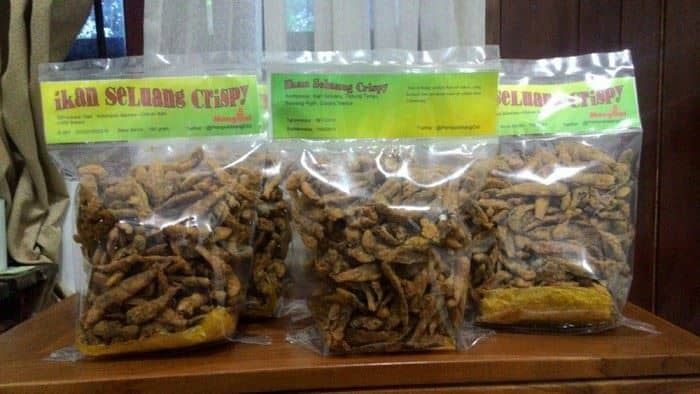 Keripik Ikan Seluang, 1. Keripik Kelakai, 3. Rabuk Patin Kandas Sarai, 4. Keripik Ikan Seluang, 5. Bingka, 6. Wadai Apam, 7. Kue Gagatas, 8. Tahu Bakso Ijjo, 9. Topi Kulit Kayu, 10. Batik Benang Bintik