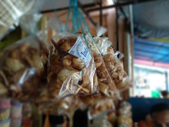 1. Kerupuk Melarat, 2. Terasi Udang, 3. Tape Ketan, 4. Emping Bumbu, 5. Kerupuk Lambak, 6. Rengginang, 7. Kue Gapit, 8. Sirup Tjampolay, 9. Sirup Jeniper, 10. Batik Cirebon