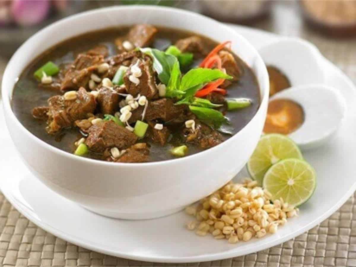 1. Bakso Malang, 2. Orem-orem, 3. Cwie Mie, 4. Rawon, 5. Sate Kelinci, 6. Tempe Mendol, 7. Pecel Pincuk, 8. Sego Goreng Mawut, 9. Angsle, 10. Ketan Bubuk
