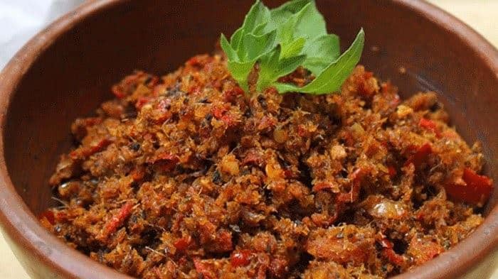 Sambal Ikan Roa, 1. Kerak Sagu, 2. Labia Dange, 3. Kapurung, 4. Sambal Ikan Roa, 5. Uta Kelo, 6. Milu Siram (Binte Biluhita), 7. Kaledo, 8. Duo Sale, 9. Kue Paranggi, 10. Banua Cokelat