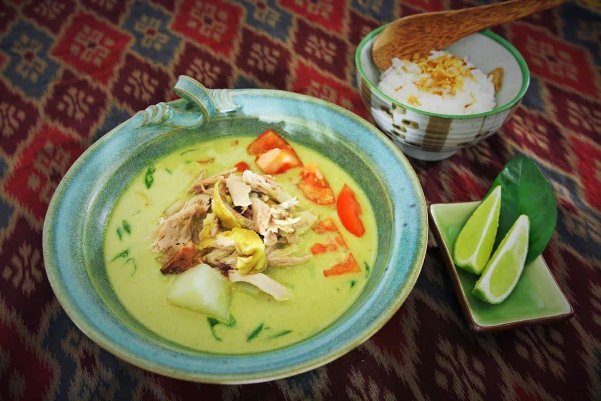 1. Lontong Medan, 2. Soto Medan, 3. Bihun Bebek, 4. Mi Gomak, 5. Kari Bihun Tabona, 6. Bakso Lembu, 7. Kwetiau Goreng Porsea, 8. Rujak Kolam, 9. Kolak Durian, 10. Es Krim Tip Top