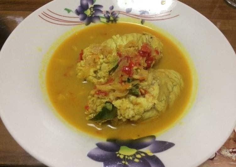 Telur Ikan Masak Kuning, 1. Juhu Umbut Rotan, 2. Juhu Singkah Enyuh, 3. Juhu Kujang, 4. Kalumpe, 6. Jelawat Goreng, 7. Telur Ikan Masak Kuning, 8. Bengamat, 9. Hintalu Karuang, 10. Keripik Kalakai, 11. Wadai Apam