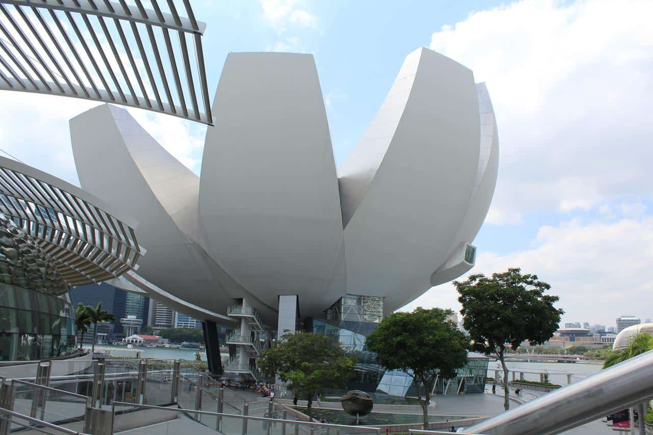 art science museum, 1. Tiket Pesawat, 2. Penginapan, 3. Makan, 4. Transportasi, 5. SIM Card, 6. Tempat Wisata, 7. Belanja dan Oleh-Oleh, 8. Estimasi Biaya Liburan 3 hari di Singapura