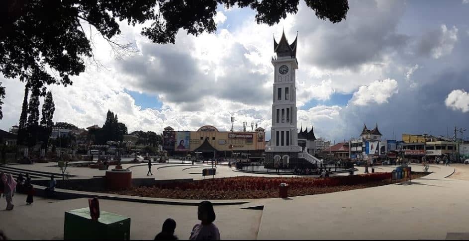 jam gadang, 1. Fort de Kock, 2. Ngarai Sianok, 3. Janjang Saribu, 4. Rumah Kelahiran Bung Hatta, 5. Taman Margasatwa dan Budaya Kinantan, 6. Lubang Jepang Bukittinggi, 7. Jam Gadang Bukittinggi