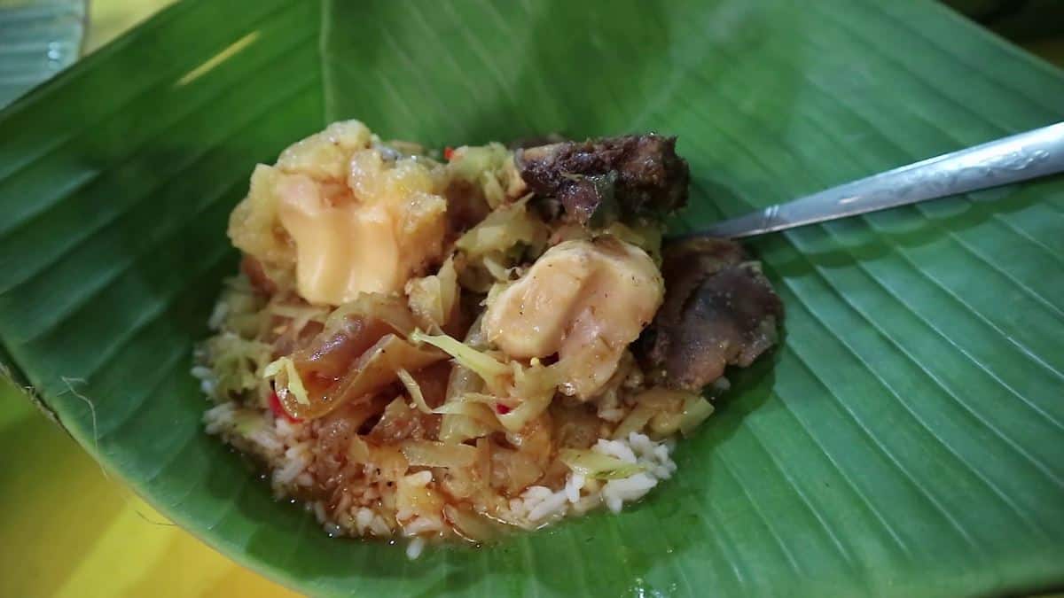 Nasi Kikil, 1. Soto Dok, 2. Nasi Kikil (Sego Pincuk), 3. Pecel Rengkek, 4. Tahu Pong Gloria, 5. Ketan Merdeka, 6. Sego Sadhukan, 7. Onde-onde Kacang Merah, 8. Sop Buntut Bakar, 9. Es Degdur, 10. Sate Ringin Contong