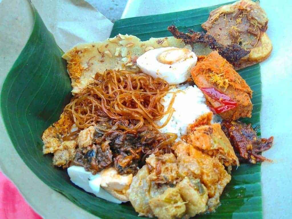 Nasi Serpang, 1. Sate Madura, 2. Topak Ladeh, 3. Kaldu Kokot, 4. Bebek Songkem, 5. Soto Madura, 6. Tajin Sobih, 7. Nasi Serpang, 8. Nasi Petis, 9. Lorjuk, 10. Soto Mata Sapi