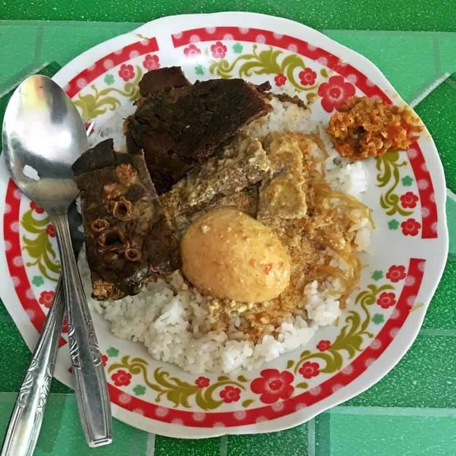 Nasi Petis, 1. Sate Madura, 2. Topak Ladeh, 3. Kaldu Kokot, 4. Bebek Songkem, 5. Soto Madura, 6. Tajin Sobih, 7. Nasi Serpang, 8. Nasi Petis, 9. Lorjuk, 10. Soto Mata Sapi