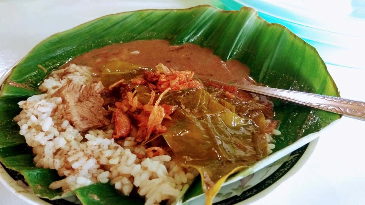Nasi Pindang, 1. Lumpia Semarang, 2. Bandeng Presto, 3. Nasi Goreng Babat Gongso, 4. Nasi Ayam, 5. Tahu Gimbal, 6. Soto Bangkong, 7. Nasi Pindang, 8. Garang Asem, 9. Mie Kopyok, 10. Pisang Plenet