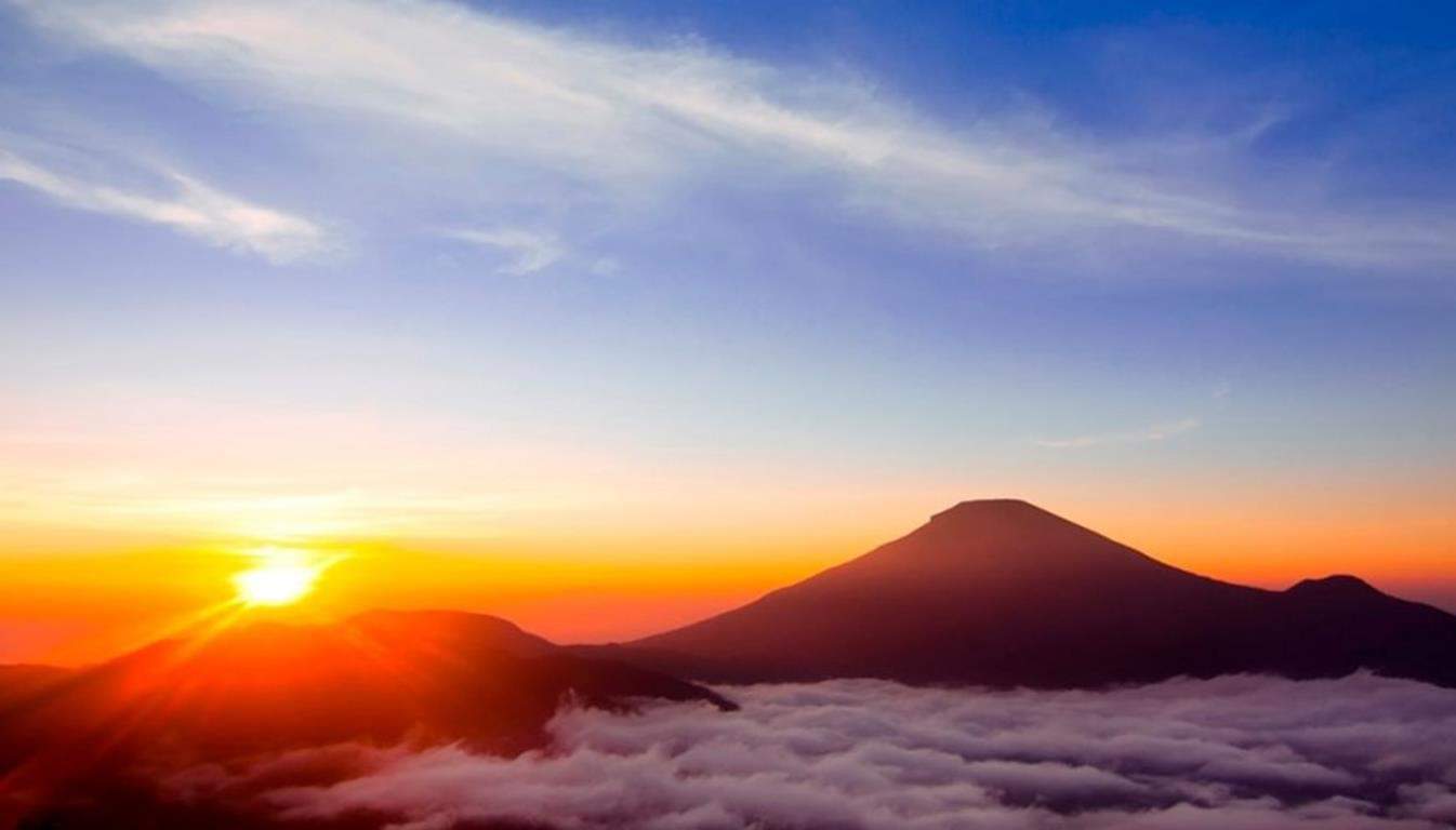 Bukit Sikunir, 1. Bukit Sikunir, 2. Lembah Seroja, 3. Telaga Menjer, 4. Bukit Sidengkeng, 5. Padang Savana Dieng, 6. Telaga Warna, 7. Batu Ratapan Angin, 8. Candi Dieng, 9. Kawah Sikidang, 10. Gunung Prau
