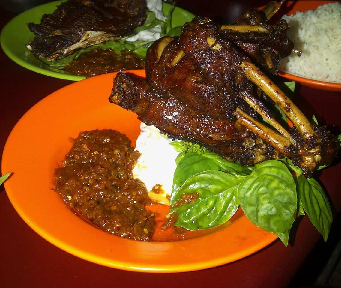 Bebek Mc Darmo, 1. Bebek Ali Borme, 2. Bebek Kaleyo, 3. Bebeke Om Aris, 4. Bebek Sinjay, 5. Bebek Sambel Korek H. Slamet, 6. Bebek Mc Darmo LA, 7. Bebek Goreng Pak Ndut, 8. Bebek Sambal Mangga Cak Kohar