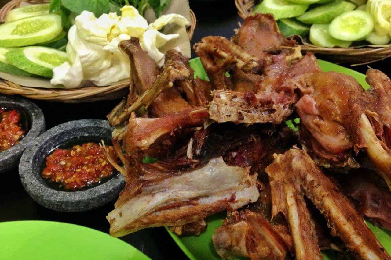Bebek H slamet, 1. Bebek Ali Borme, 2. Bebek Kaleyo, 3. Bebeke Om Aris, 4. Bebek Sinjay, 5. Bebek Sambel Korek H. Slamet, 6. Bebek Mc Darmo LA, 7. Bebek Goreng Pak Ndut, 8. Bebek Sambal Mangga Cak Kohar