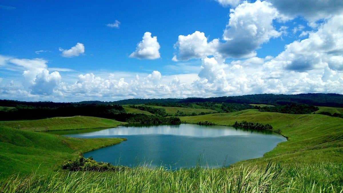 1. Danau Sentani, 2. Bukit Teletubbies, 3. Teluk Youtefa, 4. Pantai Holtekamp, 5. Danau Imfote, 6. Pantai Pasir 6 Angkasa, 7. Kali Biru Genyem, 8. Pantai Yakoba, 9. Skouw