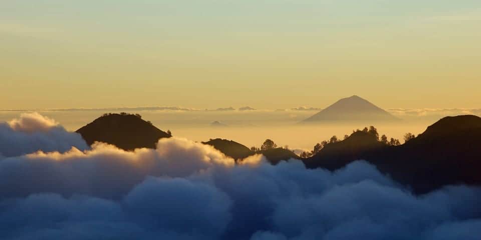 2. Gunung dan Danau Batur, 3. Pura Besakih, 4. Gunung Agung, 5. Bali Bird &amp; Reptile Park, 6. Bali Safari &amp; Marine Park, 7. Mandala Wisata Wenara Wana, 8. Pasar Seni Sukawati, 9. Campuhan Ridge Walk, 10. Goa Gajah
