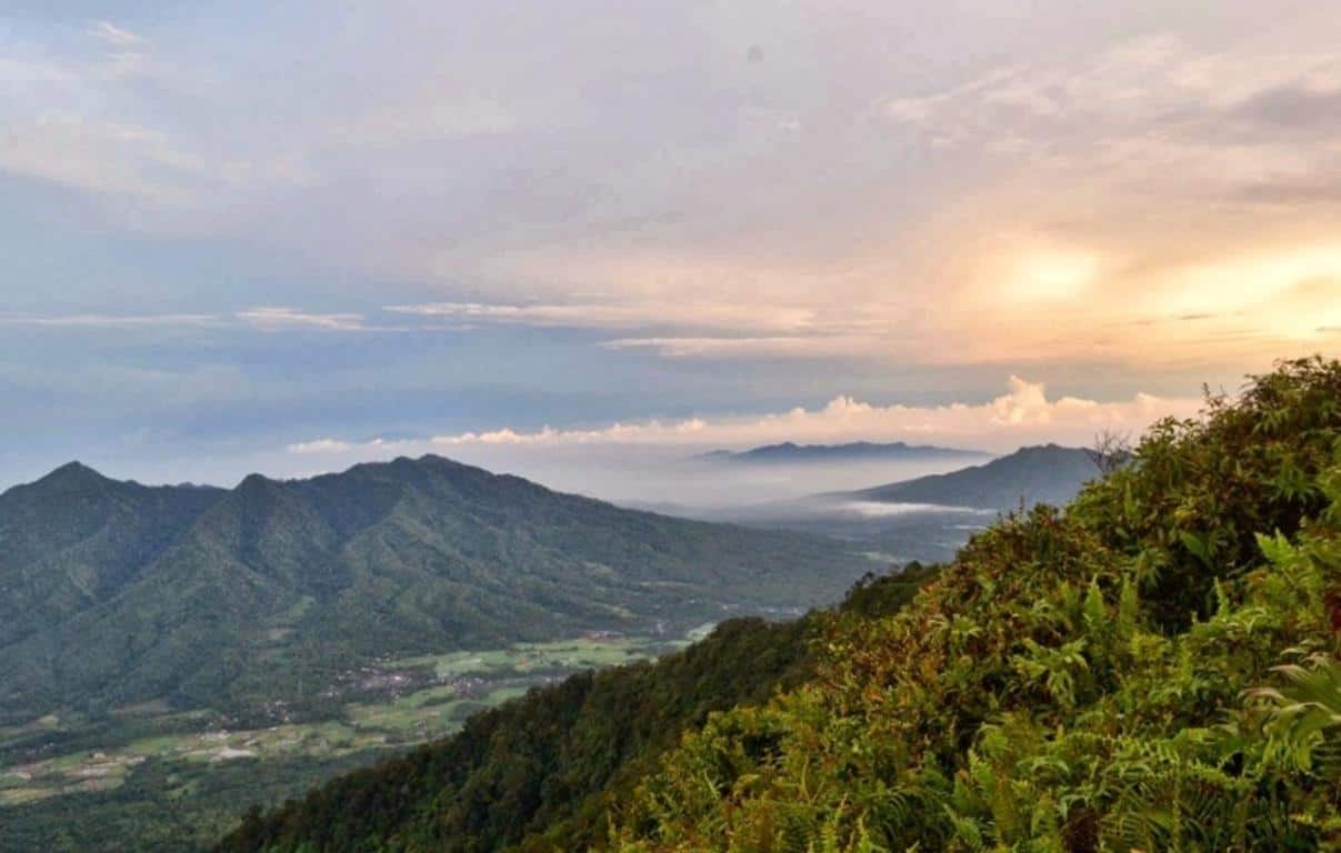 Gunung Pulosari, 1. Pulau Peucang, 2. Pantai Sawarna, 3. Tanjung Lesung, 4. Gunung Karang, 5. Wisata Budaya Baduy, 6. Pulau Umang, 7. Gunung Pulosari, 8. Telaga Biru Cisoka, 9. Pulau Sangiang