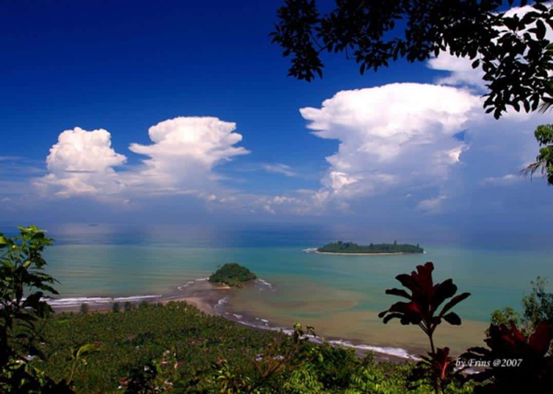 Pulau Pasir Gadang, 1. Pantai Padang, 2. Pantai Air Manis, 3. Pantai Caroline, 4. Pulau Pasumpahan, 5. Pulau Pasir Gadang, 6. Pantai Nirwana, 7. Pantai Pasir Jambak