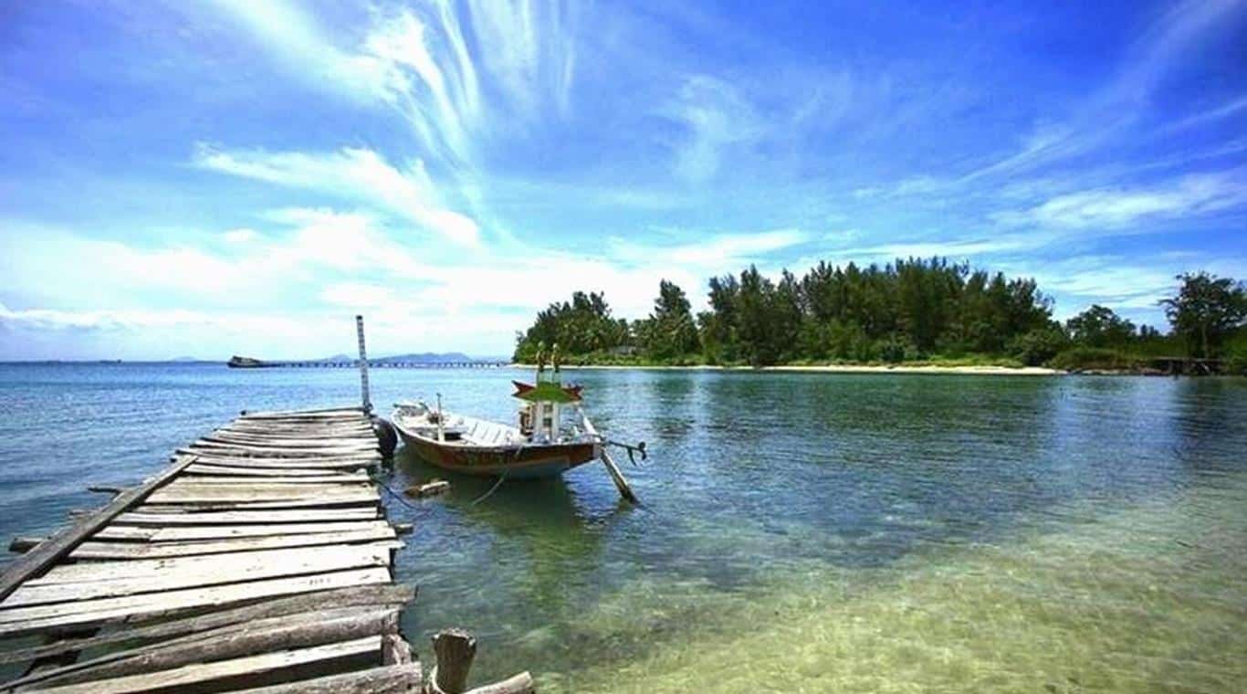 Pulau Sangiang, 1. Pulau Peucang, 2. Pantai Sawarna, 3. Tanjung Lesung, 4. Gunung Karang, 5. Wisata Budaya Baduy, 6. Pulau Umang, 7. Gunung Pulosari, 8. Telaga Biru Cisoka, 9. Pulau Sangiang