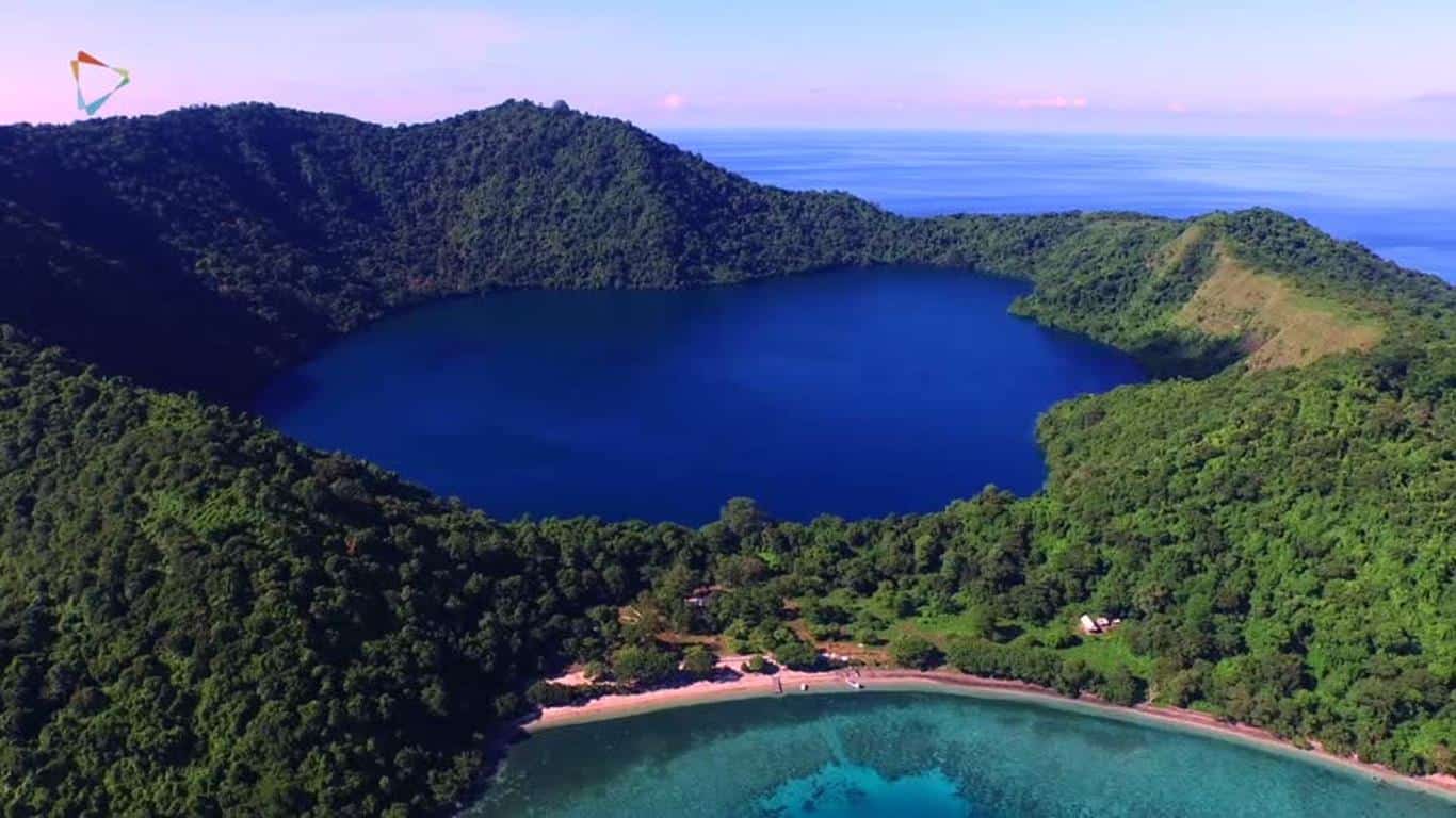 Pulau Satonda, 1. Pulau Kenawa, 2. Pulau Bungin, 3. Bukit Mantar, 4. Istana Dalam Loka, 5. Pantai Maluk, 6. Pulau Satonda, 7. Tanjung Menangis, 8. Air Terjun Kalela, 9. Pulau Moyo, 10. Pantai Kertasari