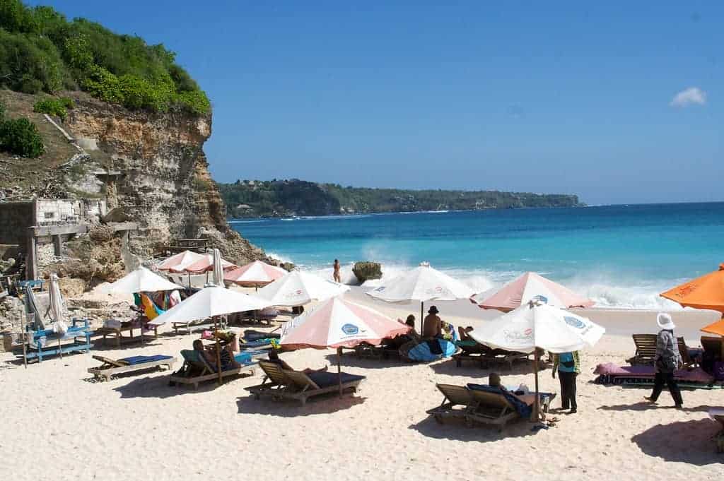 1. Pantai Kuta, 2. Pantai Pandawa, 3. Pantai Sanur, 4. Pantai Dreamland, 5. Pantai Virgin, 6. Pantai Tanah Lot, 7. Pantai Nusa Dua, 8. Pantai Crystal Bay, 9. Pantai Jimbaran, 10. Pantai Seminyak