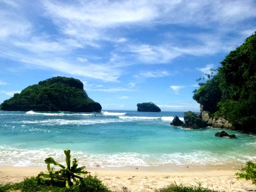 Pantai Goa Cina, 1. Mata Air Sumber Sirah, 2. Candi Singosari, 3. Pantai Ngliyep, 4. Hawai Waterpark, 5. Brawijaya Edupark, 6. Banyu Anjlok, 7. Alun-alun Kota Malang, 8. Kebun Teh Wonosari, 9. Pantai Tiga Warna, 10. Pantai Goa Cina