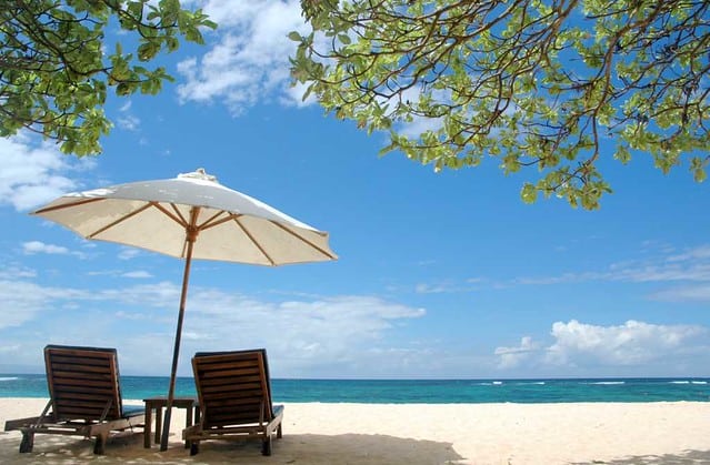1. Pantai Kuta, 2. Pantai Pandawa, 3. Pantai Sanur, 4. Pantai Dreamland, 5. Pantai Virgin, 6. Pantai Tanah Lot, 7. Pantai Nusa Dua, 8. Pantai Crystal Bay, 9. Pantai Jimbaran, 10. Pantai Seminyak
